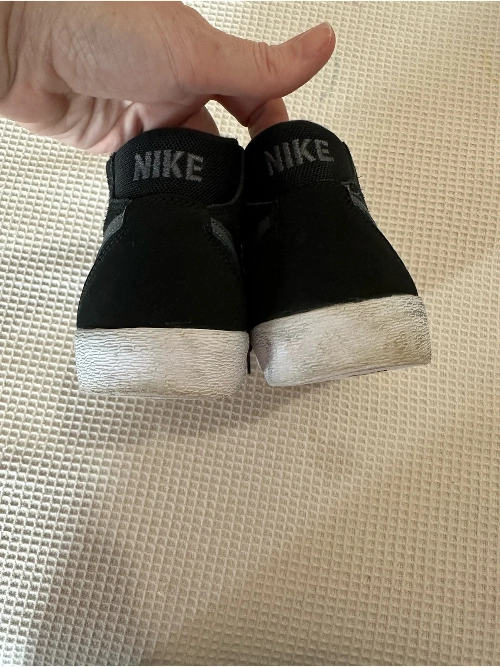 NIKE Women’s SB Bruin Black Suede Hightop Skate Shoes sz 8.5